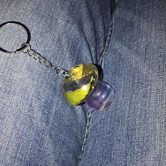 Custom epoxy mushroom 🍄 keychain with my favorite leaves glitter and wish - Picture 3 of 7